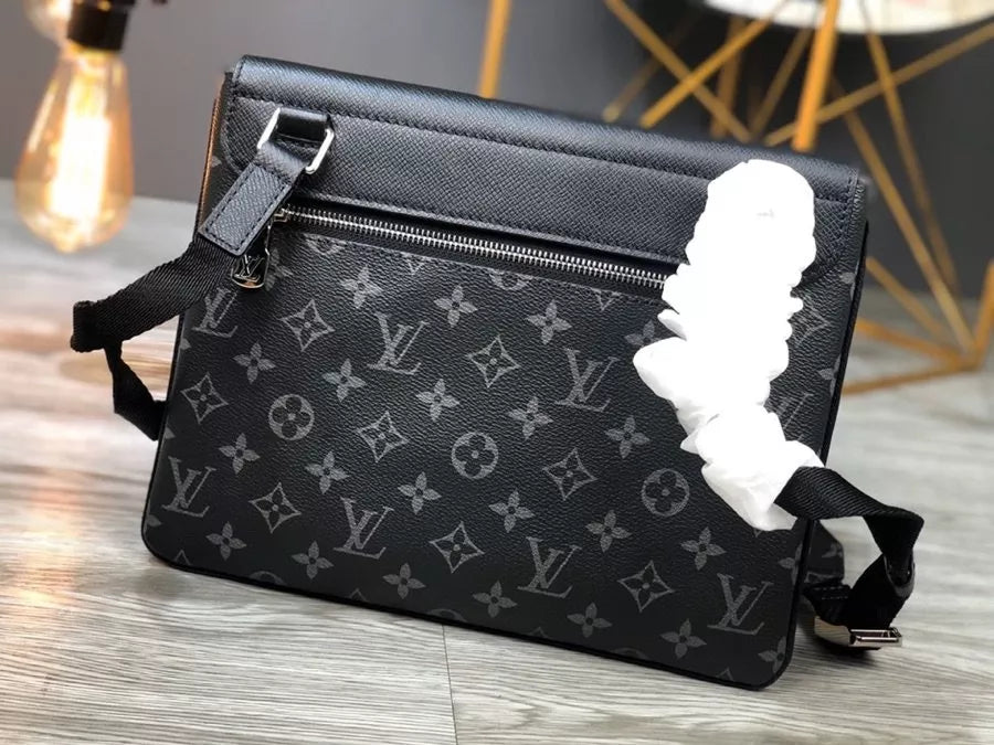 LOUIS VUITTON 28×22×3CM OUTDOOR FLAP