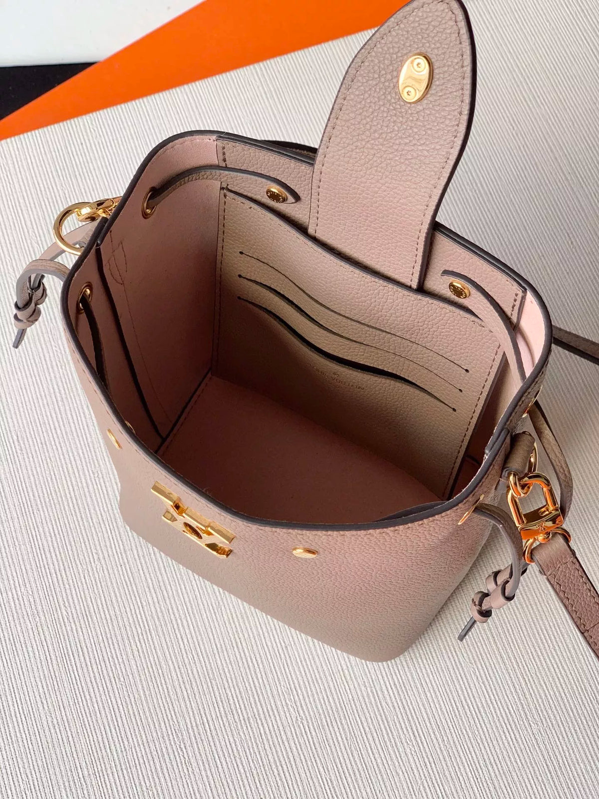 LOUIS VUITTON 13.5 X 16.0 X 10.0CM NANO LOCKME BUCKET BAG