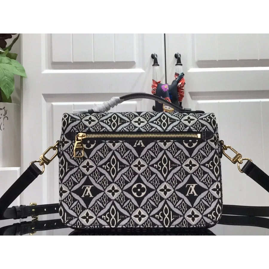 LOUIS VUITTON 25*19*7CM POCHETTE METIS HANDBAG