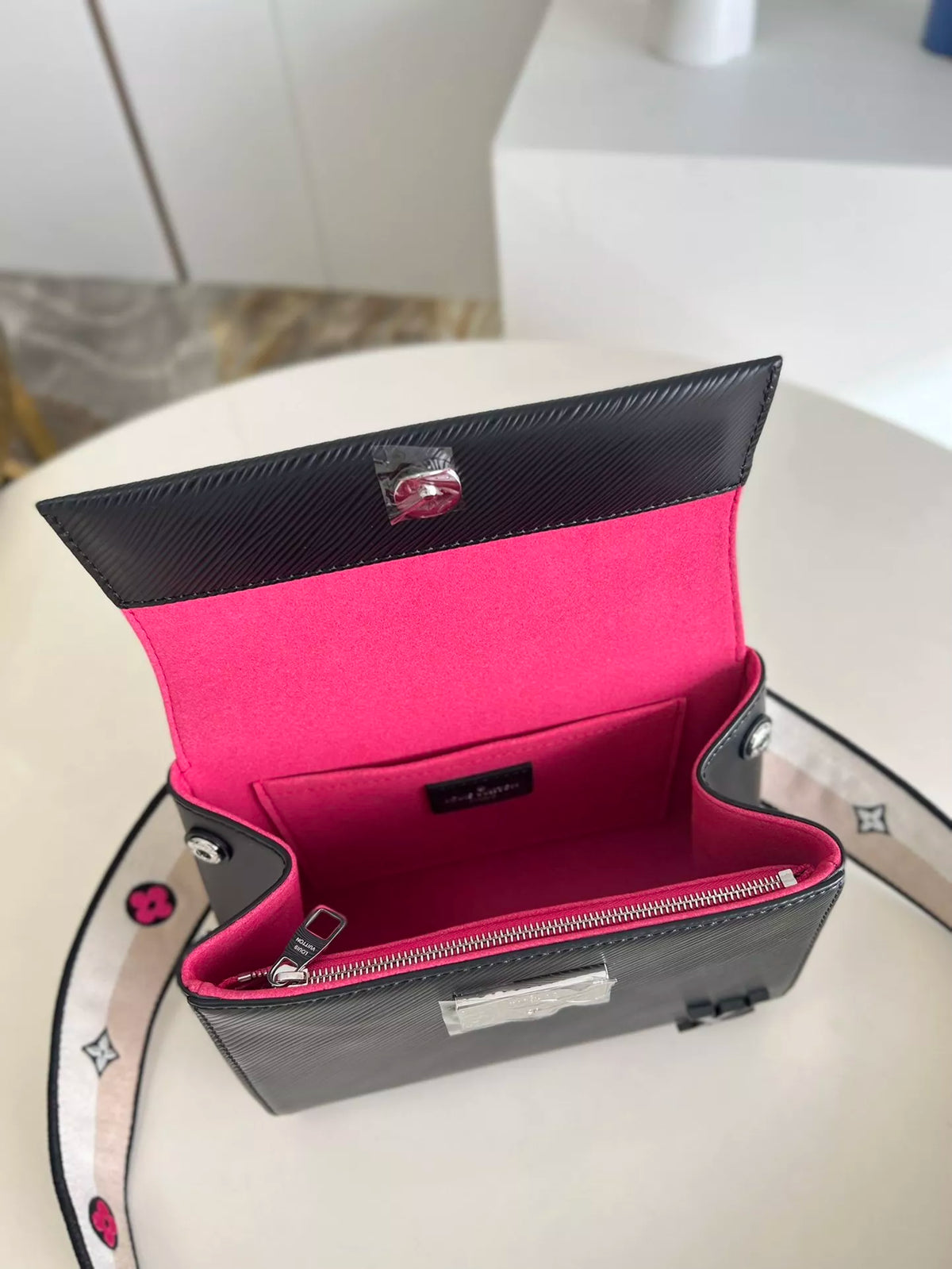 LOUIS VUITTON CLUNY HANDBAG, EPI LEATHER