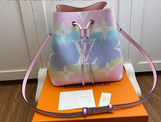 LOUIS VUITTON 26.0 X 26.0 X 17.5 CM ESCALE NÉONOÉ MONOGRAM BUCKET BAG