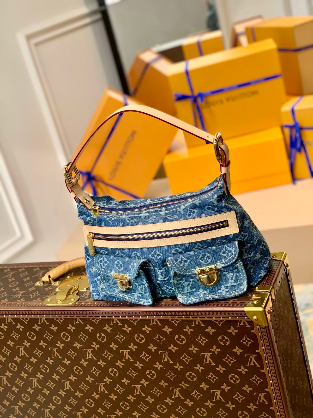 LOUIS VUITTON 30*10*19CM MEDIEVAL, DENIM