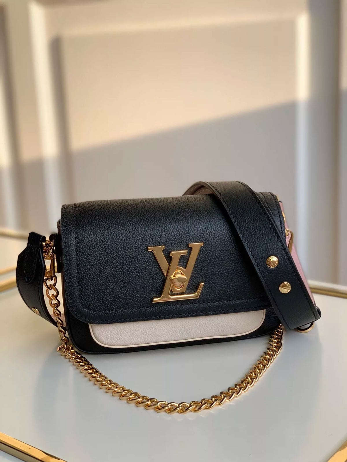 LOUIS VUITTON 19 X 13 X 8CM LOCKME TENDER