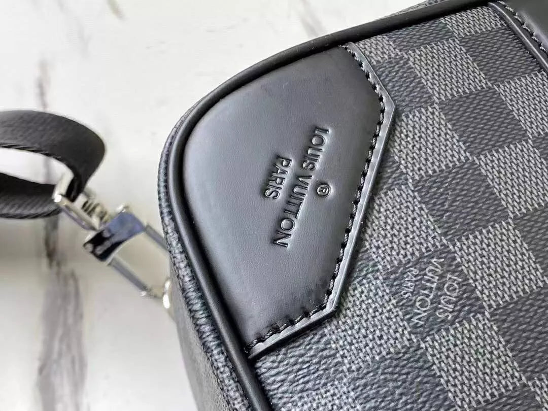 LOUIS VUITTON 29 X 38.5 X 11CM BRIEFCASE BACKPACK