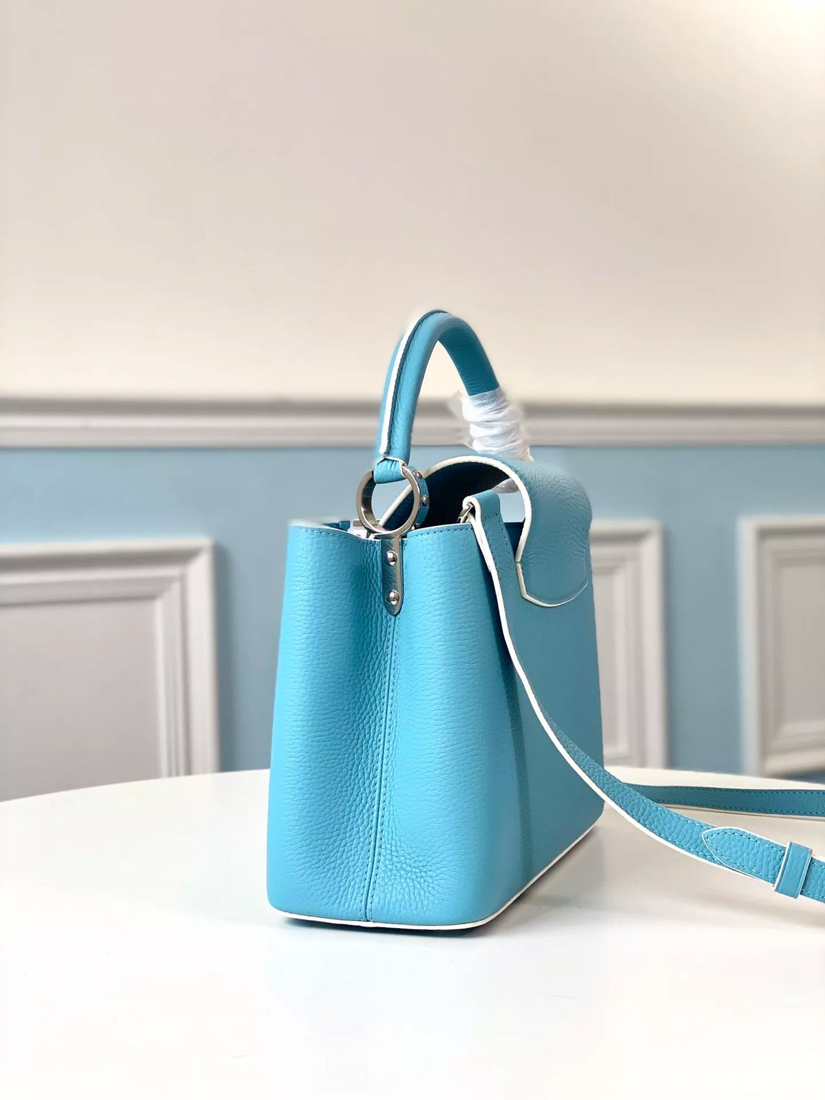 LOUIS VUITTON 27/31 CAPUCINES HANDBAG