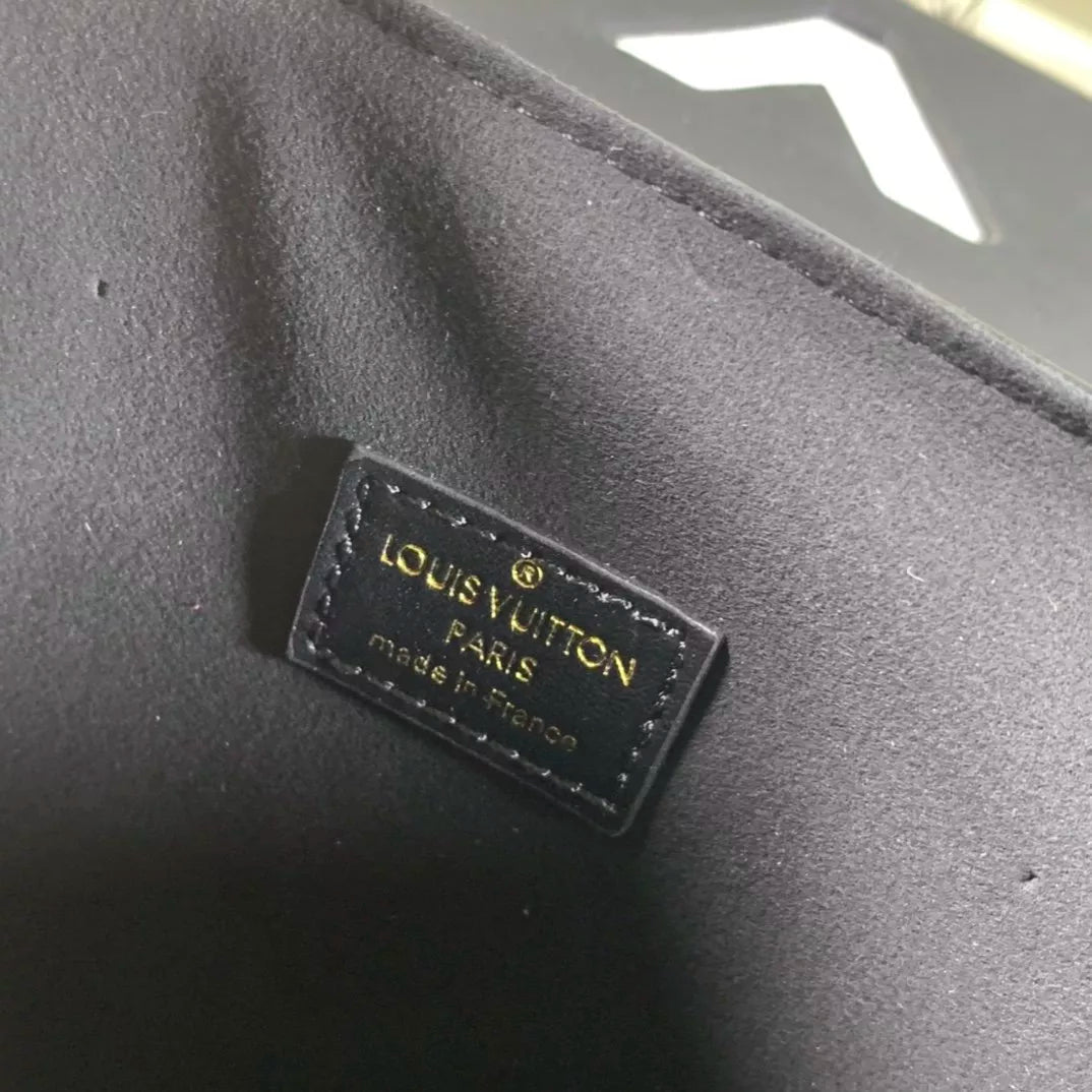 LOUIS VUITTON 23.0 x 17.0 x 9.5CM TWIST BAG
