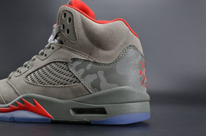 AIR JORDAN 5 "BAPE TROPHY ROOM"
