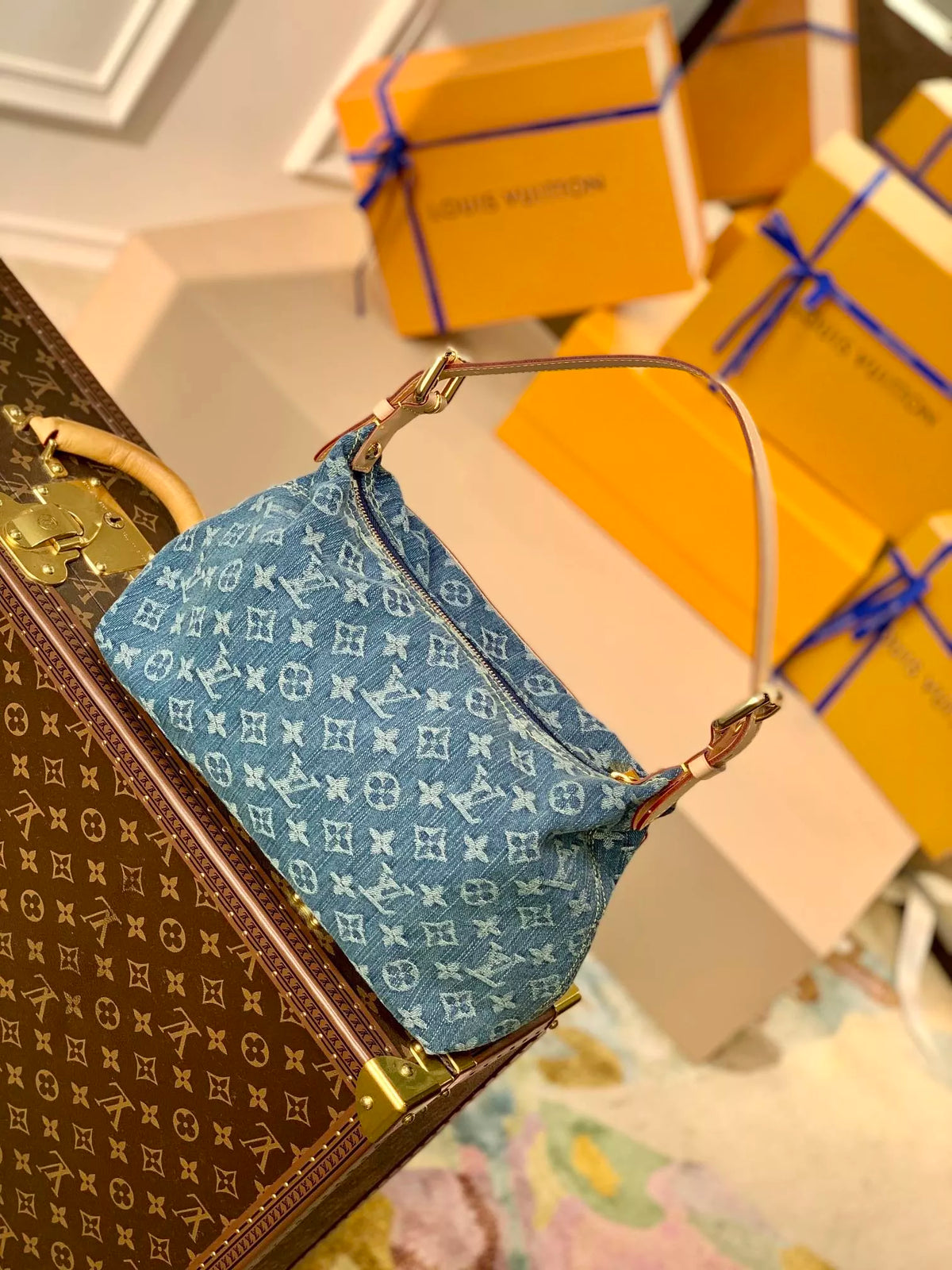 LOUIS VUITTON 30*10*19CM MEDIEVAL, DENIM