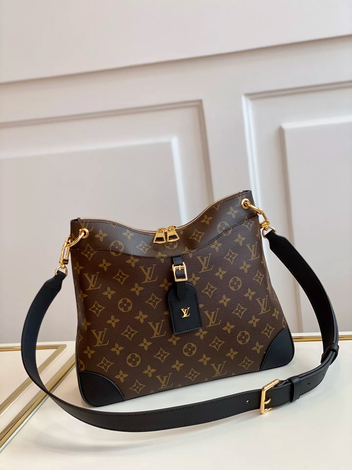 LOUIS VUITTON ODEON MM BAG