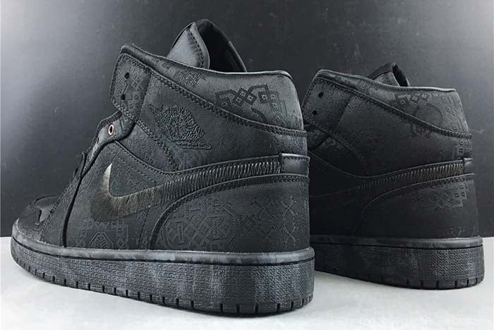 AIR JORDAN 1 MID "FEARLESS BLACK"