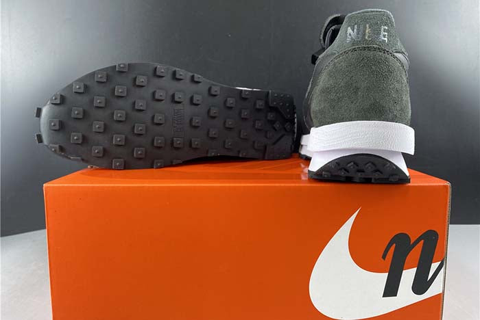 NIKE LDV WAFFLE SACAI "BLACK NYLON"