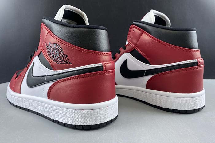 AIR JORDAN 1 MID "CHICAGO"