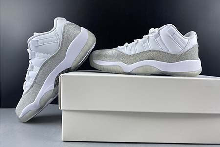 AIR JORDAN 11 WMNS “METALLIC SILVER”