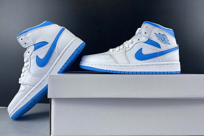 AIR JORDAN 1 MID "UNC" (WMNS)