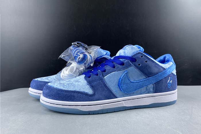 STRANGELOVE X NK SB DUNK LOW