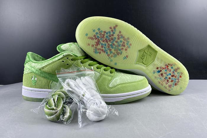 STRANGELOVE X NK SB DUNK LOW