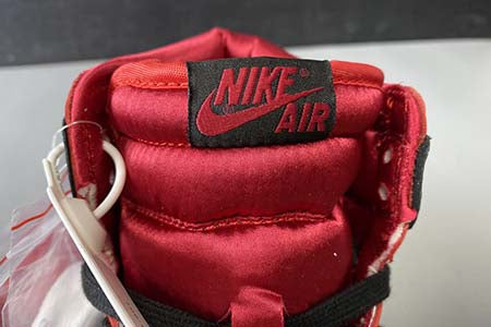AIR JORDAN 1 HIGH OG “SATIN SNAKE” (WMNS)