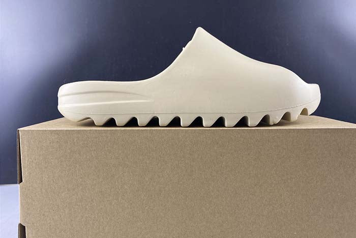 YEEZY SLIDE BONE