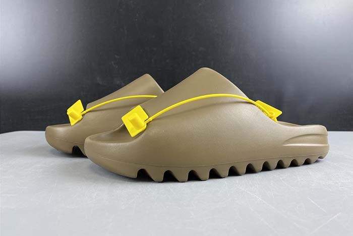 ADIDAS YEEZY SLIDE