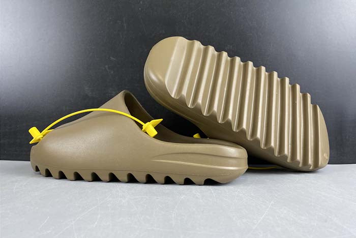 ADIDAS YEEZY SLIDE