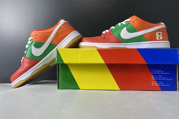 NIKE DUNK SB LOW "7-ELEVEN"