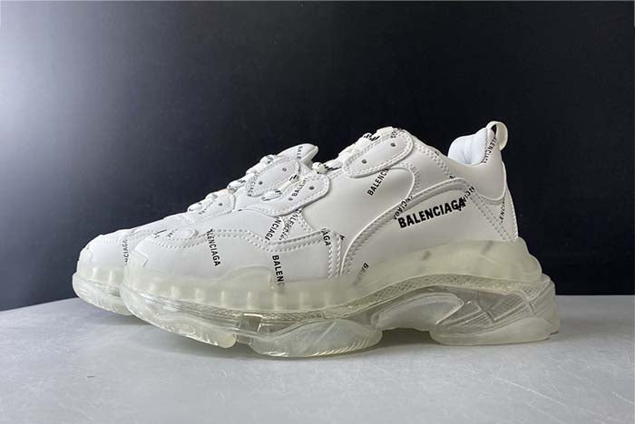 BALENCIAGA TRIPLE S BLACK SNEAKER