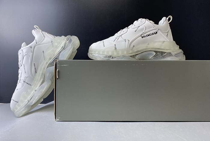 BALENCIAGA TRIPLE S BLACK SNEAKER