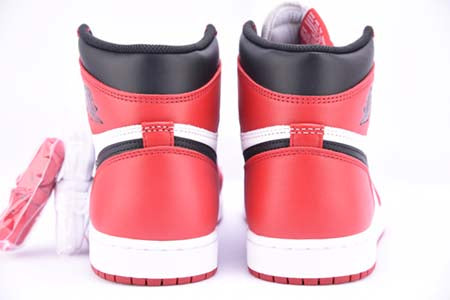 AIR JORDAN 1 RETRO HIGH OG "CHICAGO RED"