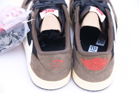 AIR JORDAN 1 "TRAVIS SCOTT LOW DARK MOCHA"