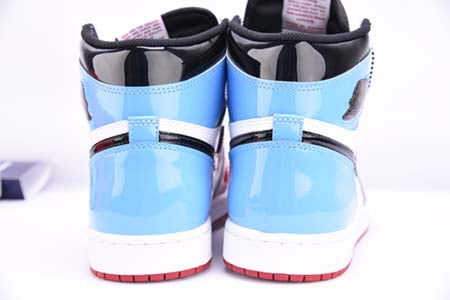 AIR JORDAN 1 RETRO HIGH "FEARLESS UNC"