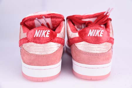 NIKE DUNK SB LOW "STRANGELOVE"