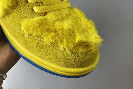 NIKE DUNK SB LOW "YELLOW BEAR"