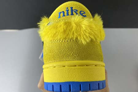 NIKE DUNK SB LOW "YELLOW BEAR"