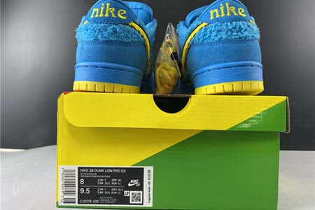 NIKE SB DUNK LOW GRATEFUL DEAD "BLUE BEAR"