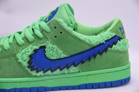 NIKE SB DUNK LOW "GRATEFUL DEAD"