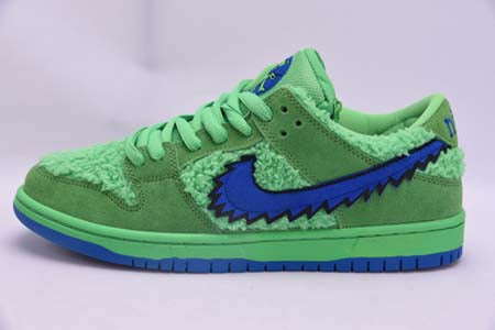NIKE SB DUNK LOW "GRATEFUL DEAD"