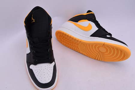 AIR JORDAN 1 MID "WHITE LASER ORANGE" (WMNS)