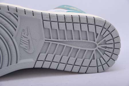 AIR JORDAN 1 RETRO HIGH OG "TURBO GREEN"