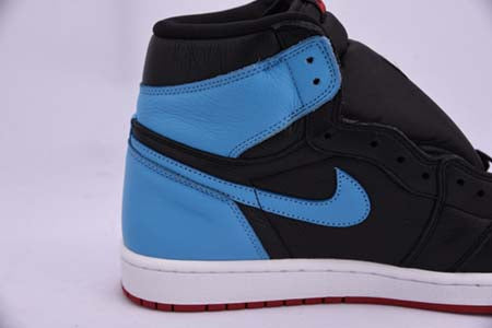 AIR JORDAN 1 RETRO HIGH "UNC CHICAGO" (WMNS)