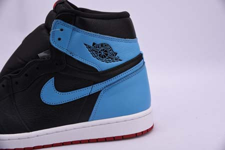 AIR JORDAN 1 RETRO HIGH "UNC CHICAGO" (WMNS)