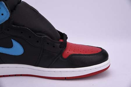 AIR JORDAN 1 RETRO HIGH "UNC CHICAGO" (WMNS)