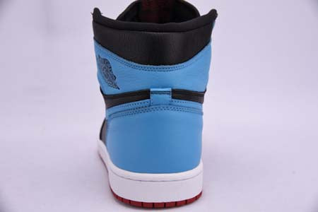 AIR JORDAN 1 RETRO HIGH "UNC CHICAGO" (WMNS)
