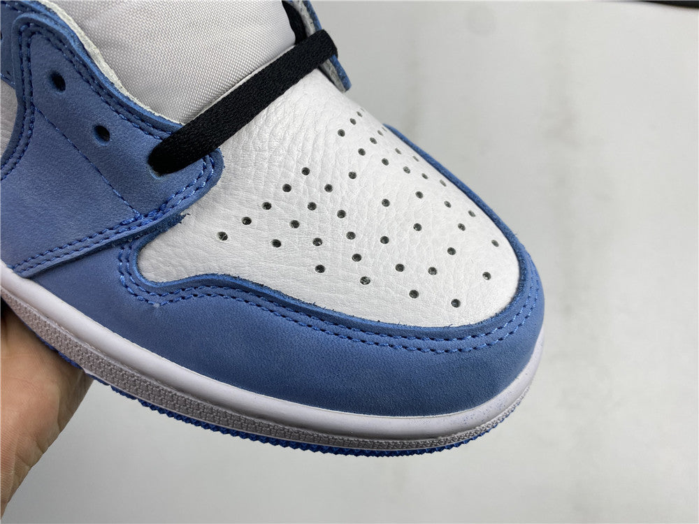 AIR JORDAN 1 HIGH OG "UNIVERSITY BLUE"