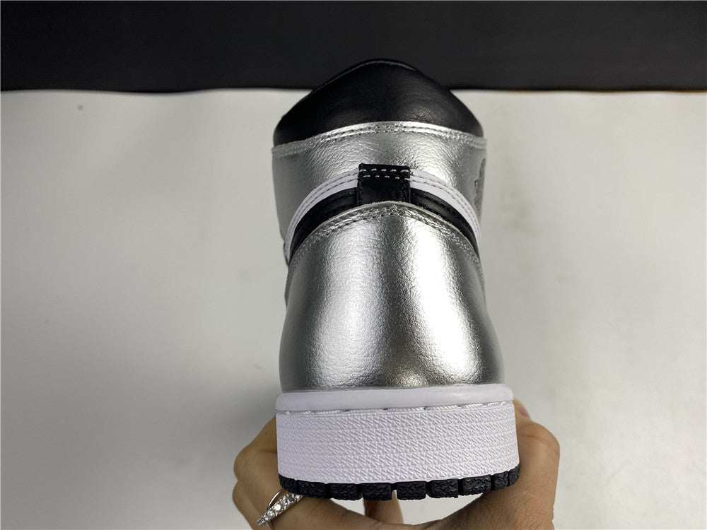 AIR JORDAN 1 HIGH OG “SILVER TOE” (WMNS)