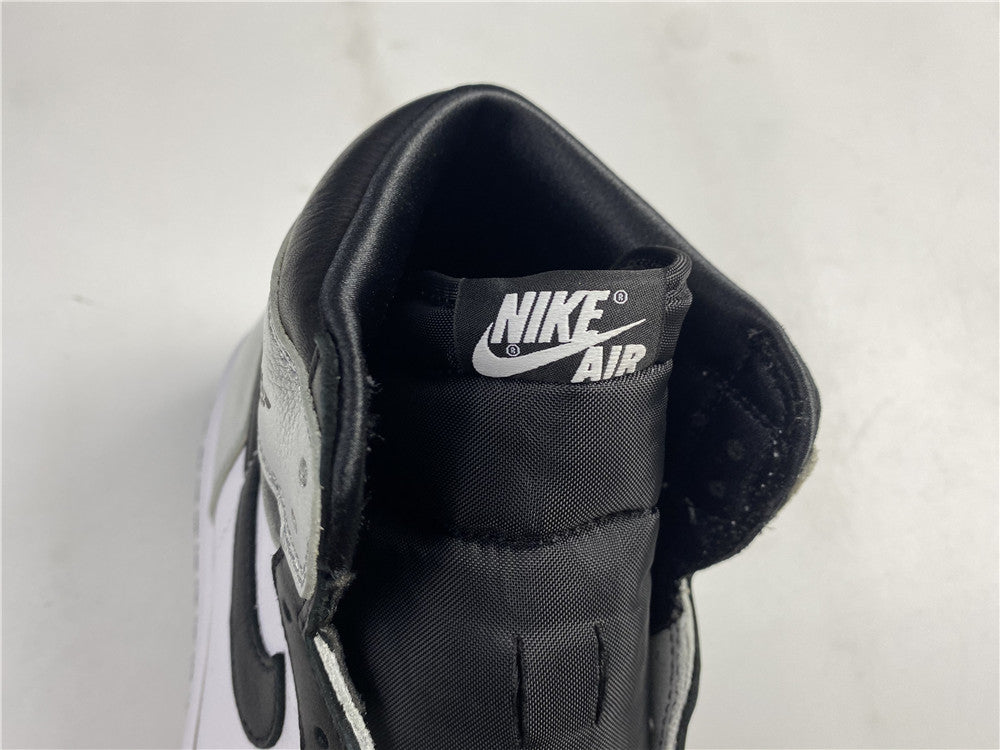 AIR JORDAN 1 HIGH OG “SILVER TOE” (WMNS)