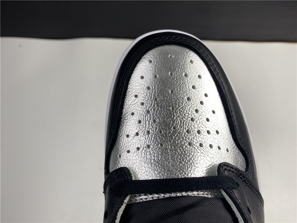 AIR JORDAN 1 HIGH OG “SILVER TOE” (WMNS)