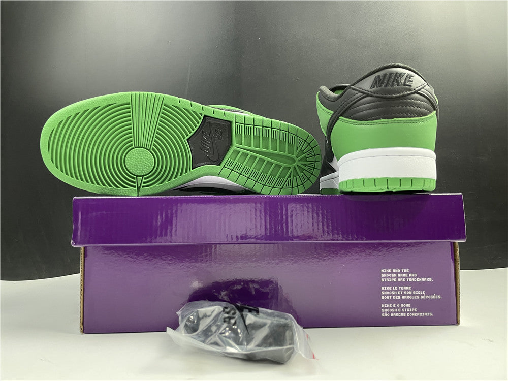 NIKE SB DUNK LOW “CLASSIC GREEN”