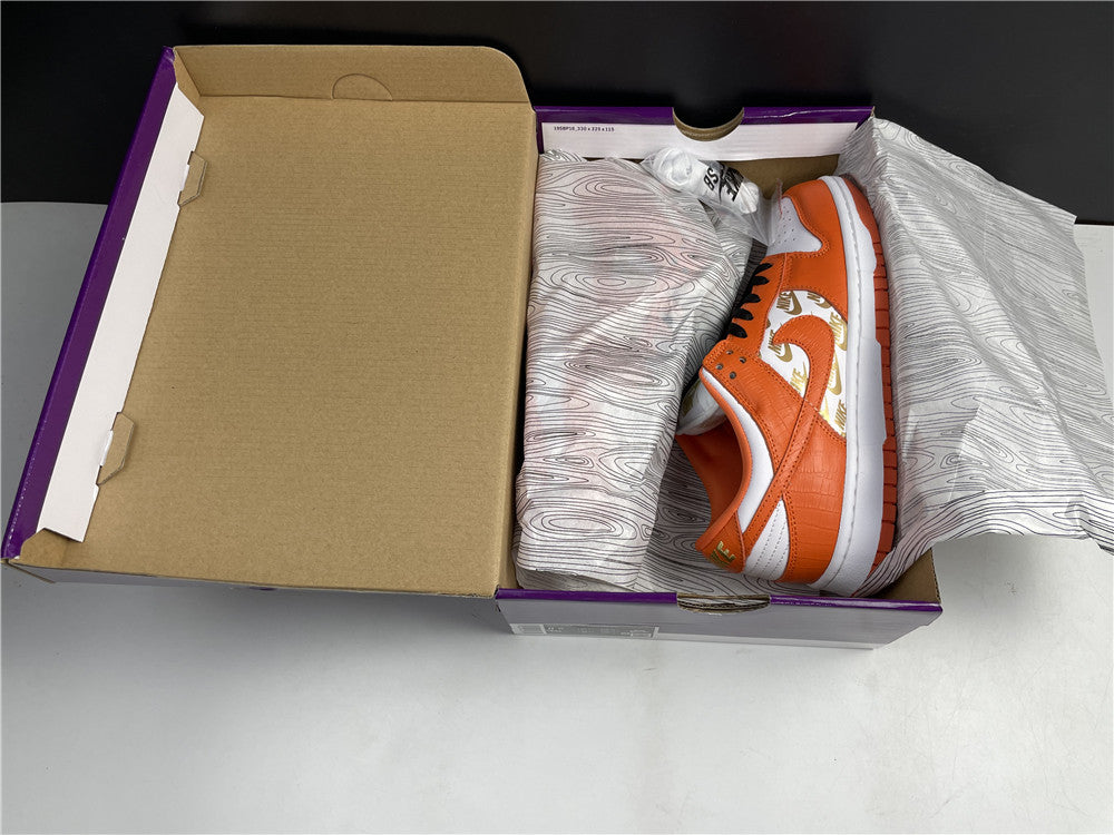 NIKE SB DUNK LOW "ORANGE WHITE METALLIC GOLD"