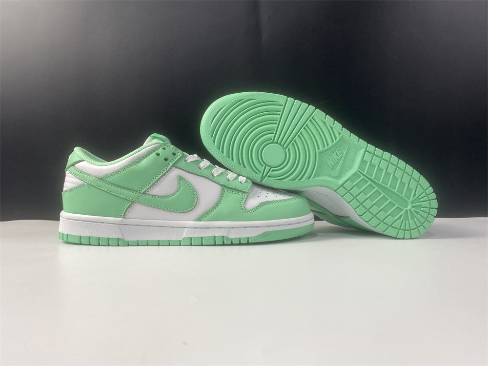 NIKE DUNK LOW "GREEN GLOW"