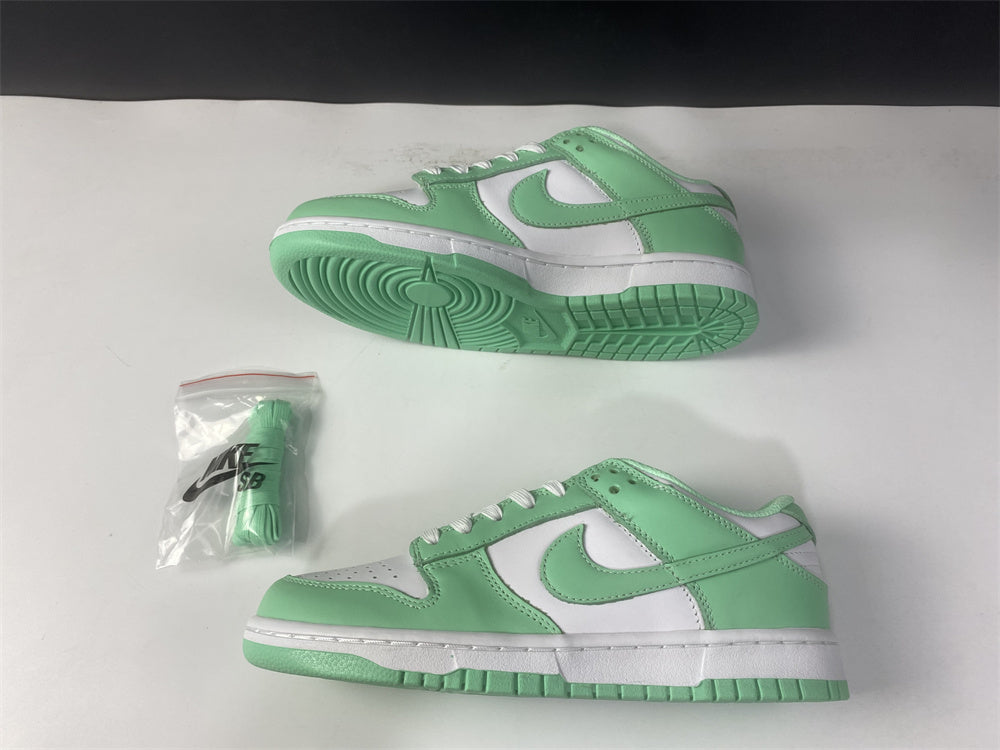 NIKE DUNK LOW "GREEN GLOW"